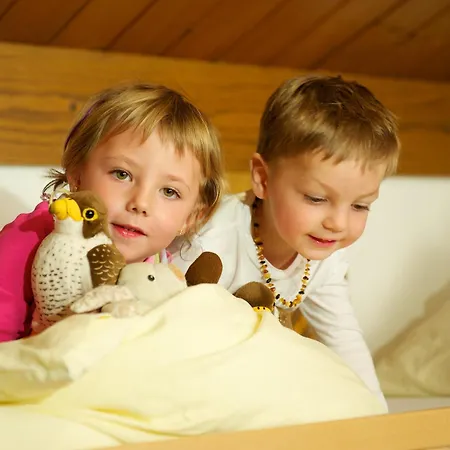 Guest house Simone'S Platzerl - Inklusive Taeglichem Freien Eintritt Tauern Spa - Nur 5 Gehminuten, Sommerkarte, Privatem Garten Mit Schwimmteich, Grill Und Saunabereich 3*