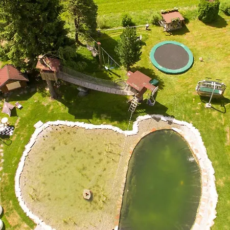 Penzion Simone's Platzerl - Inklusive Taeglichem Freien Eintritt Tauern - Nur 5 Gehminuten, Sommerkarte, Privatem Garten Mit Schwimmteich, Grill Und Saunabereich Kaprun