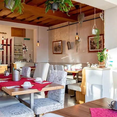 Simone'S Platzerl - Inklusive Taeglichem Freien Eintritt Tauern Spa - Nur 5 Gehminuten, Sommerkarte, Privatem Garten Mit Schwimmteich, Grill Und Saunabereich Kaprun