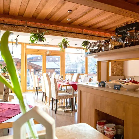 Simone'S Platzerl - Inklusive Taeglichem Freien Eintritt Tauern Spa - Nur 5 Gehminuten, Sommerkarte, Privatem Garten Mit Schwimmteich, Grill Und Saunabereich 3*