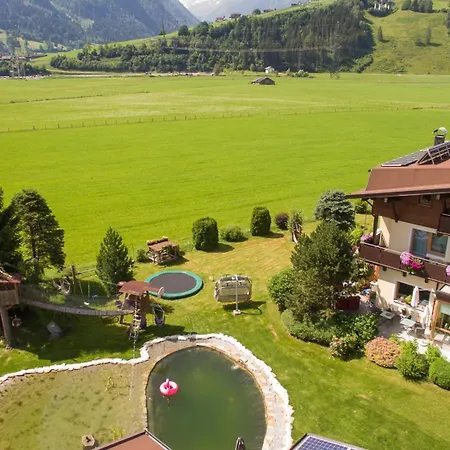 Simone'S Platzerl - Inklusive Taeglichem Freien Eintritt Tauern Spa - Nur 5 Gehminuten, Sommerkarte, Privatem Garten Mit Schwimmteich, Grill Und Saunabereich Guest house