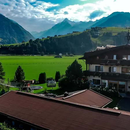 Simone's Platzerl - Nachhaltiger Urlaub Inkl Sommerkarte, Freier Eintritt Tauern Spa, Schwimmteich Und Saunabereich בית הארחה 2*