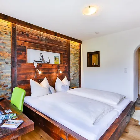 Simone'S Platzerl - Inklusive Taeglichem Freien Eintritt Tauern Spa - Nur 5 Gehminuten, Sommerkarte, Privatem Garten Mit Schwimmteich, Grill Und Saunabereich 3* Kaprun