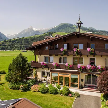 Guest house Simone'S Platzerl - Inklusive Taeglichem Freien Eintritt Tauern Spa - Nur 5 Gehminuten, Sommerkarte, Privatem Garten Mit Schwimmteich, Grill Und Saunabereich