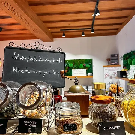 Simone's Platzerl - Inklusive Taeglichem Freien Eintritt Tauern - Nur 5 Gehminuten, Sommerkarte, Privatem Garten Mit Schwimmteich, Grill Und Saunabereich Gasthuis