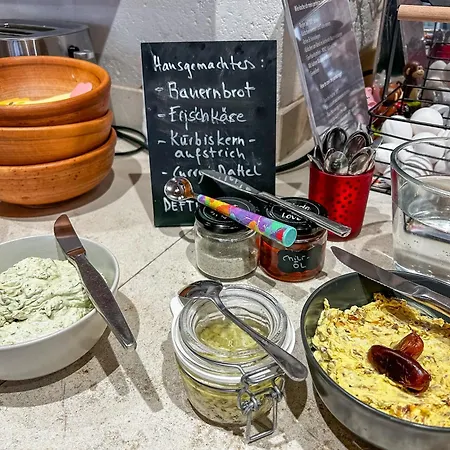 Simone's Platzerl - Inklusive Taeglichem Freien Eintritt Tauern - Nur 5 Gehminuten, Sommerkarte, Privatem Garten Mit Schwimmteich, Grill Und Saunabereich Pensionat