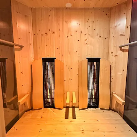 Maison d'hôtes Simone's Platzerl - Inklusive Taeglichem Freien Eintritt Tauern - Nur 5 Gehminuten, Sommerkarte, Privatem Garten Mit Schwimmteich, Grill Und Saunabereich