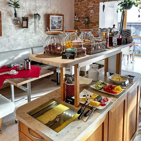 Simone'S Platzerl - Inklusive Taeglichem Freien Eintritt Tauern Spa - Nur 5 Gehminuten, Sommerkarte, Privatem Garten Mit Schwimmteich, Grill Und Saunabereich 3* Kaprun