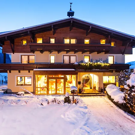 Simone'S Platzerl - Inklusive Taeglichem Freien Eintritt Tauern Spa - Nur 5 Gehminuten, Sommerkarte, Privatem Garten Mit Schwimmteich, Grill Und Saunabereich 3* Kaprun