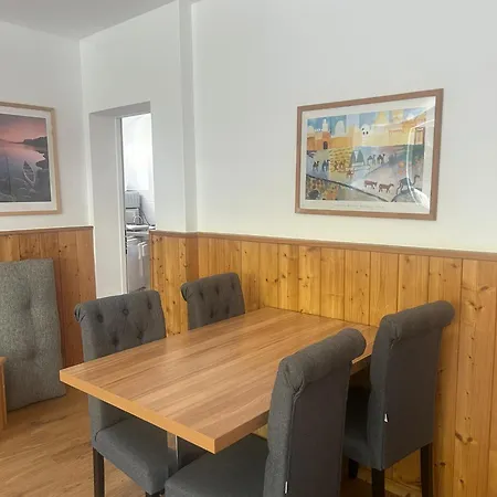 Pensionat Simone's Platzerl - Inklusive Taeglichem Freien Eintritt Tauern - Nur 5 Gehminuten, Sommerkarte, Privatem Garten Mit Schwimmteich, Grill Und Saunabereich Kaprun