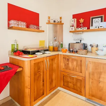 Guest house Simone'S Platzerl - Inklusive Taeglichem Freien Eintritt Tauern Spa - Nur 5 Gehminuten, Sommerkarte, Privatem Garten Mit Schwimmteich, Grill Und Saunabereich 3*