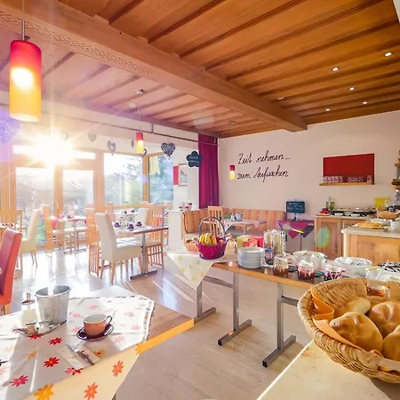 Simone'S Platzerl - Inklusive Taeglichem Freien Eintritt Tauern Spa - Nur 5 Gehminuten, Sommerkarte, Privatem Garten Mit Schwimmteich, Grill Und Saunabereich