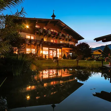 Simone's Platzerl - Inklusive Taeglichem Freien Eintritt Tauern - Nur 5 Gehminuten, Sommerkarte, Privatem Garten Mit Schwimmteich, Grill Und Saunabereich Pensionat 3*