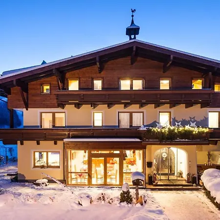 Simone'S Platzerl - Inklusive Taeglichem Freien Eintritt Tauern Spa - Nur 5 Gehminuten, Sommerkarte, Privatem Garten Mit Schwimmteich, Grill Und Saunabereich