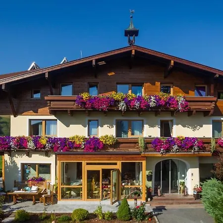 Simone'S Platzerl - Inklusive Taeglichem Freien Eintritt Tauern Spa - Nur 5 Gehminuten, Sommerkarte, Privatem Garten Mit Schwimmteich, Grill Und Saunabereich 3* Kaprun