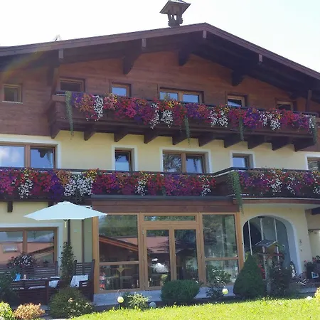 Simone's Platzerl - Nachhaltiger Urlaub Inkl Sommerkarte, Freier Eintritt Tauern Spa, Schwimmteich Und Saunabereich בית הארחה 2*