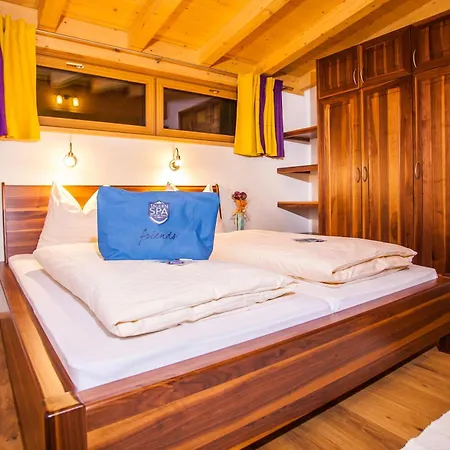 Guest house Simone'S Platzerl - Inklusive Taeglichem Freien Eintritt Tauern Spa - Nur 5 Gehminuten, Sommerkarte, Privatem Garten Mit Schwimmteich, Grill Und Saunabereich 3*