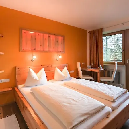 Simone's Platzerl - Inklusive Taeglichem Freien Eintritt Tauern - Nur 5 Gehminuten, Sommerkarte, Privatem Garten Mit Schwimmteich, Grill Und Saunabereich Pensionat Kaprun