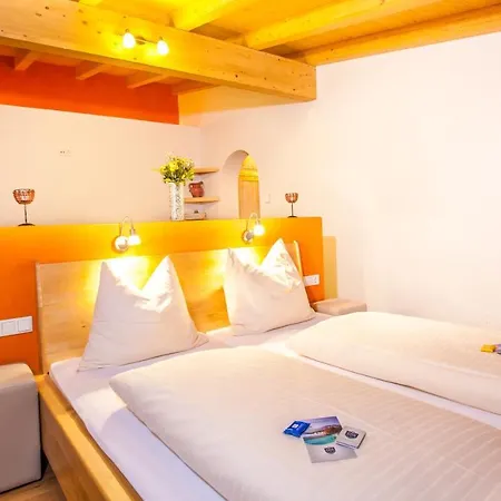 Guest house Simone'S Platzerl - Inklusive Taeglichem Freien Eintritt Tauern Spa - Nur 5 Gehminuten, Sommerkarte, Privatem Garten Mit Schwimmteich, Grill Und Saunabereich