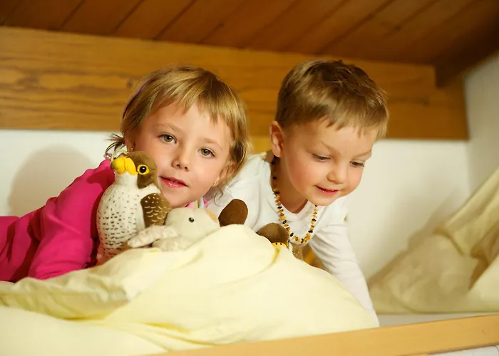 Guest house Simone'S Platzerl - Inklusive Taeglichem Freien Eintritt Tauern Spa - Nur 5 Gehminuten, Sommerkarte, Privatem Garten Mit Schwimmteich, Grill Und Saunabereich 3*