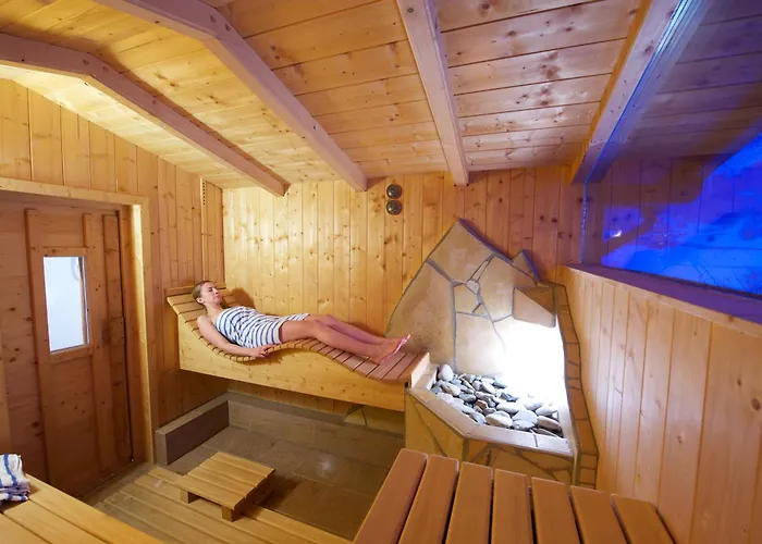 Guest house Simone'S Platzerl - Inklusive Taeglichem Freien Eintritt Tauern Spa - Nur 5 Gehminuten, Sommerkarte, Privatem Garten Mit Schwimmteich, Grill Und Saunabereich 3*