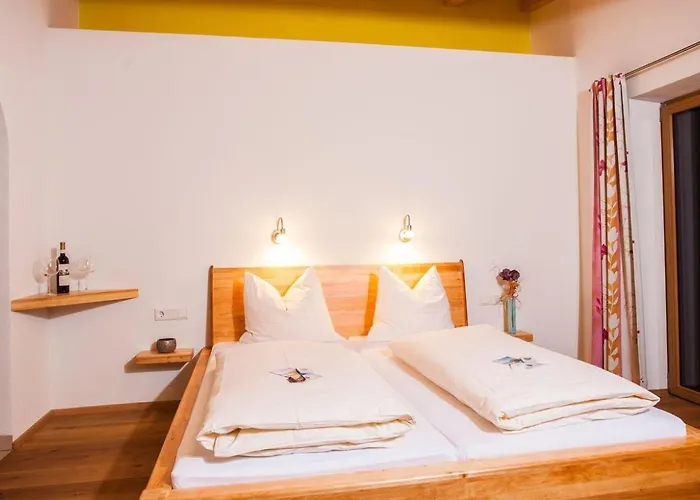 Casa de hóspedes Simone's Platzerl - Inklusive Taeglichem Freien Eintritt Tauern - Nur 5 Gehminuten, Sommerkarte, Privatem Garten Mit Schwimmteich, Grill Und Saunabereich