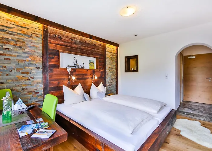 Simone's Platzerl - Inklusive Taeglichem Freien Eintritt Tauern - Nur 5 Gehminuten, Sommerkarte, Privatem Garten Mit Schwimmteich, Grill Und Saunabereich 3* كابرون