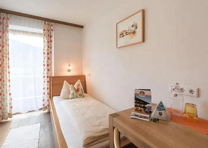 Guest house Simone'S Platzerl - Inklusive Taeglichem Freien Eintritt Tauern Spa - Nur 5 Gehminuten, Sommerkarte, Privatem Garten Mit Schwimmteich, Grill Und Saunabereich 3*