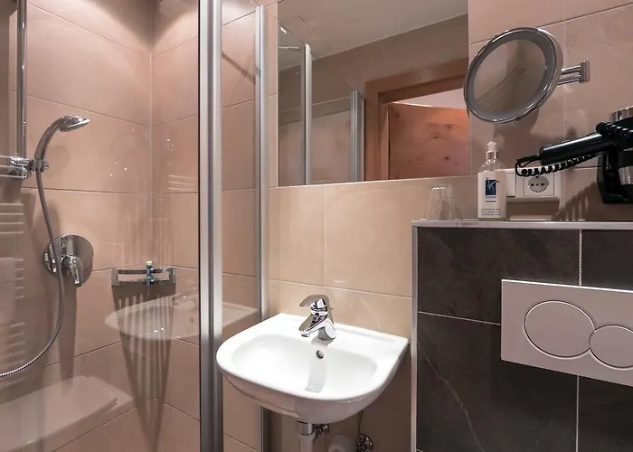 Simone'S Platzerl - Inklusive Taeglichem Freien Eintritt Tauern Spa - Nur 5 Gehminuten, Sommerkarte, Privatem Garten Mit Schwimmteich, Grill Und Saunabereich 3*