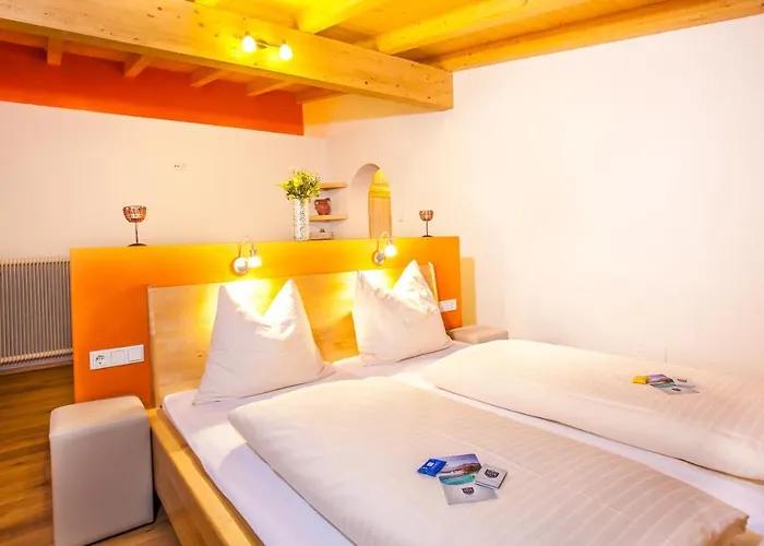 Guest house Simone'S Platzerl - Inklusive Taeglichem Freien Eintritt Tauern Spa - Nur 5 Gehminuten, Sommerkarte, Privatem Garten Mit Schwimmteich, Grill Und Saunabereich